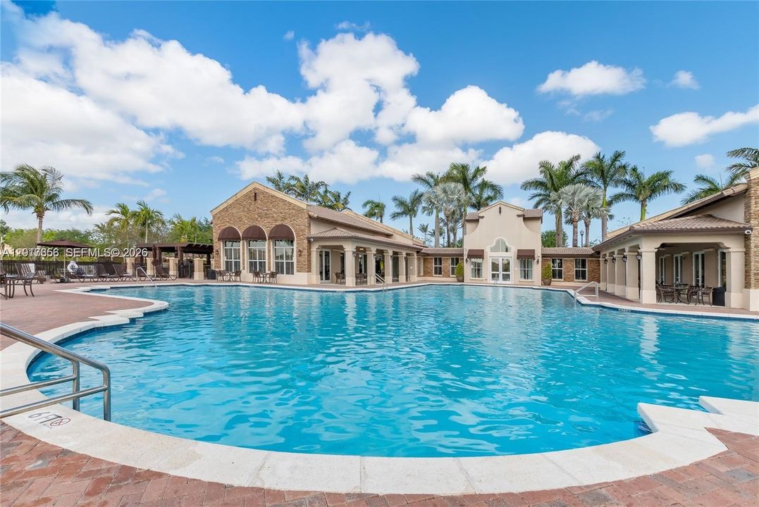 For Sale: $305,000 (2 beds, 2 baths, 1258 Square Feet)