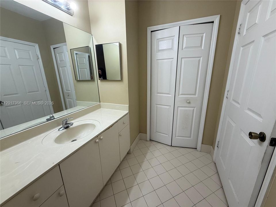 For Sale: $305,000 (2 beds, 2 baths, 1258 Square Feet)