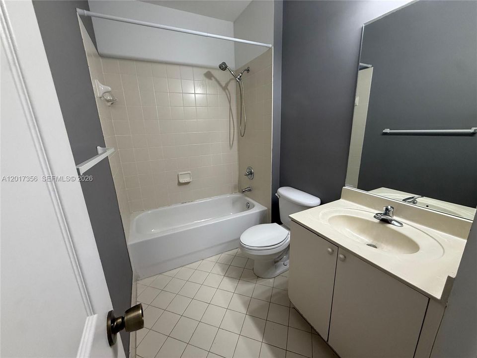For Sale: $305,000 (2 beds, 2 baths, 1258 Square Feet)