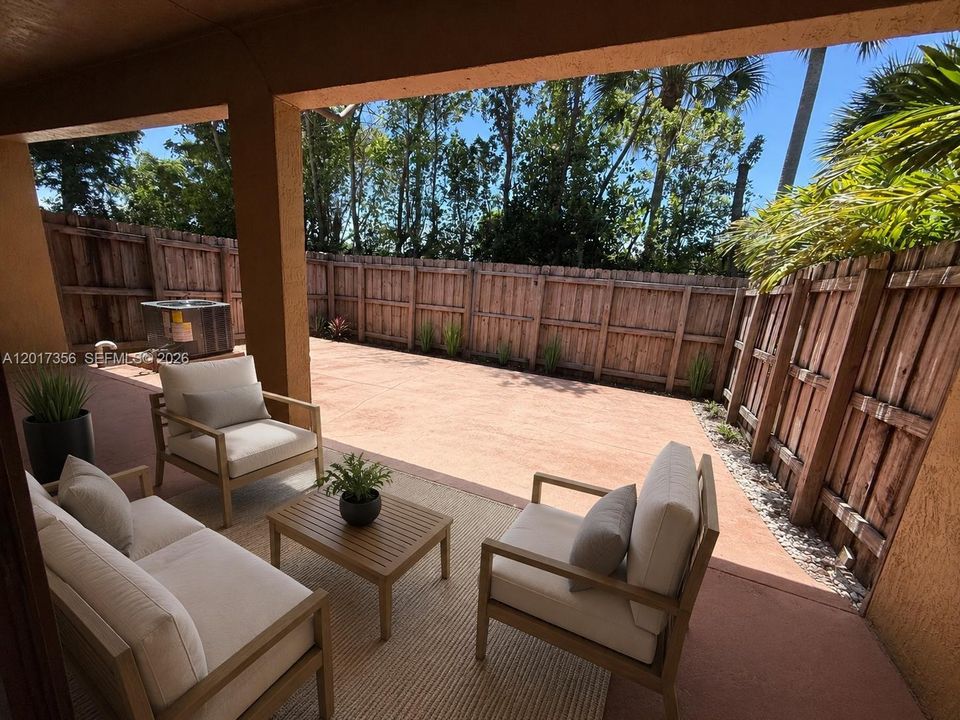 For Sale: $305,000 (2 beds, 2 baths, 1258 Square Feet)