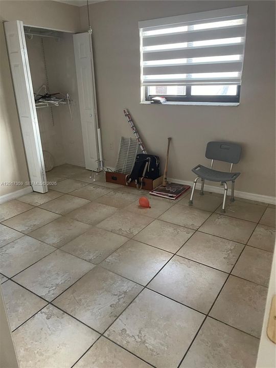 待售: $225,000 (2 贝兹, 1 浴室, 674 平方英尺)