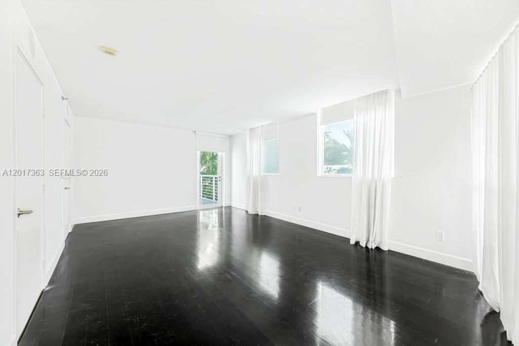 Activo con contrato: $6,250 (2 camas, 2 baños, 1256 Pies cuadrados)