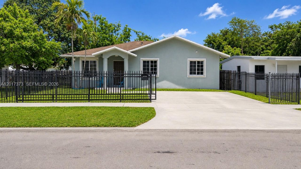 For Sale: $599,900 (4 beds, 2 baths, 1525 Square Feet)