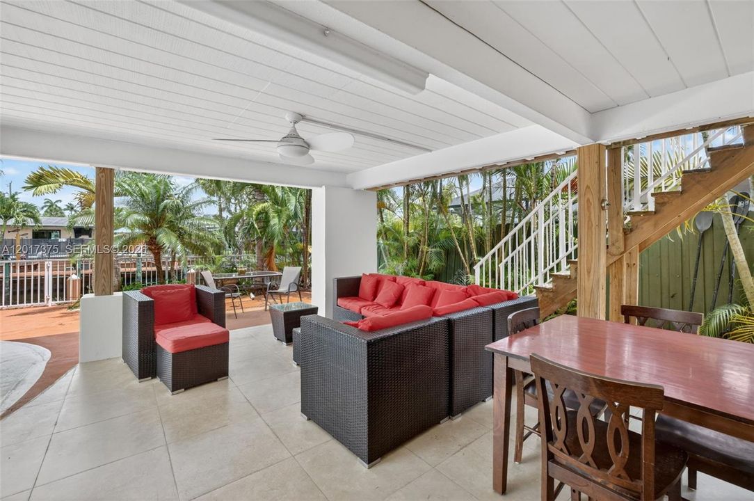 For Sale: $1,050,000 (4 beds, 3 baths, 1688 Square Feet)