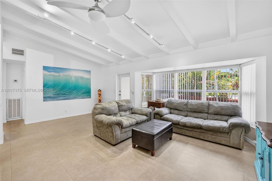 For Sale: $1,050,000 (4 beds, 3 baths, 1688 Square Feet)