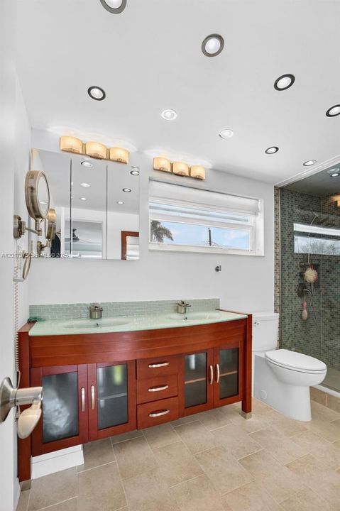 For Sale: $1,050,000 (4 beds, 3 baths, 1688 Square Feet)