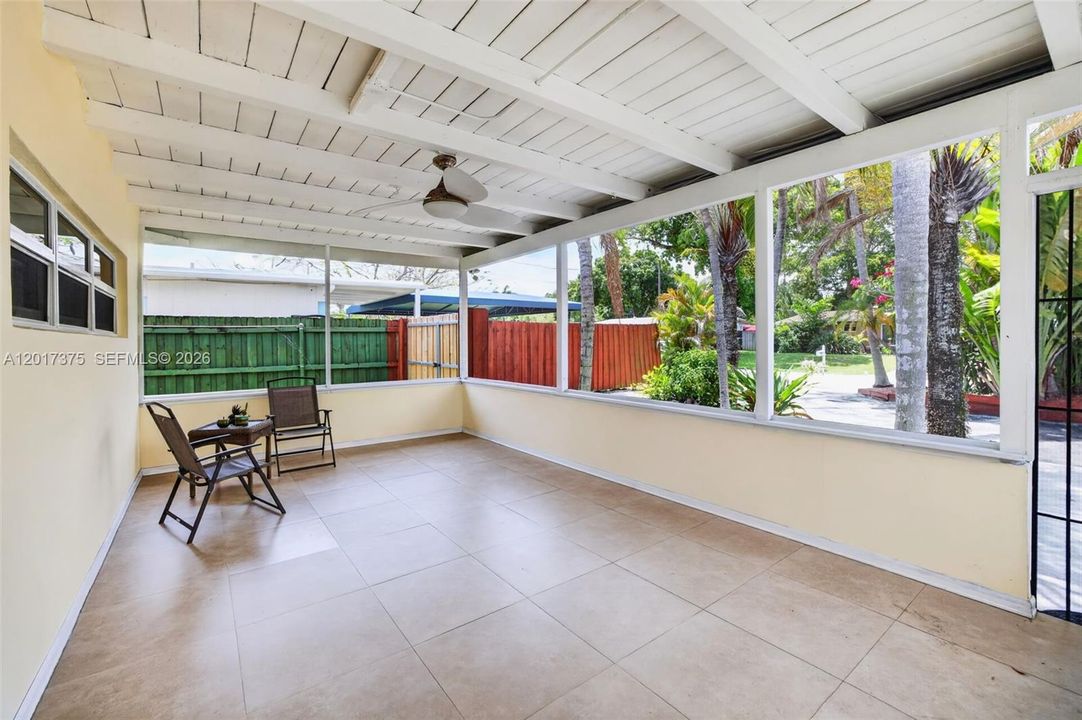 For Sale: $1,050,000 (4 beds, 3 baths, 1688 Square Feet)