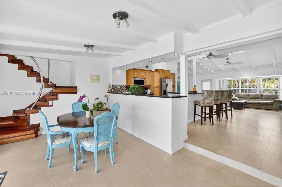 For Sale: $1,050,000 (4 beds, 3 baths, 1688 Square Feet)