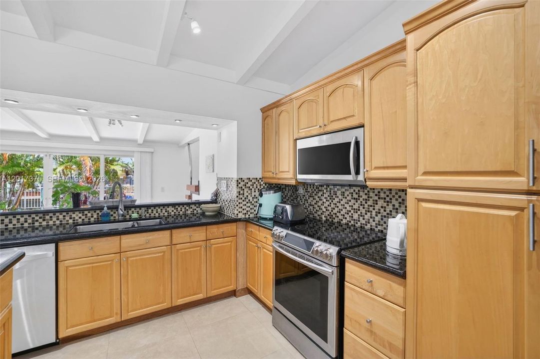 For Sale: $1,050,000 (4 beds, 3 baths, 1688 Square Feet)