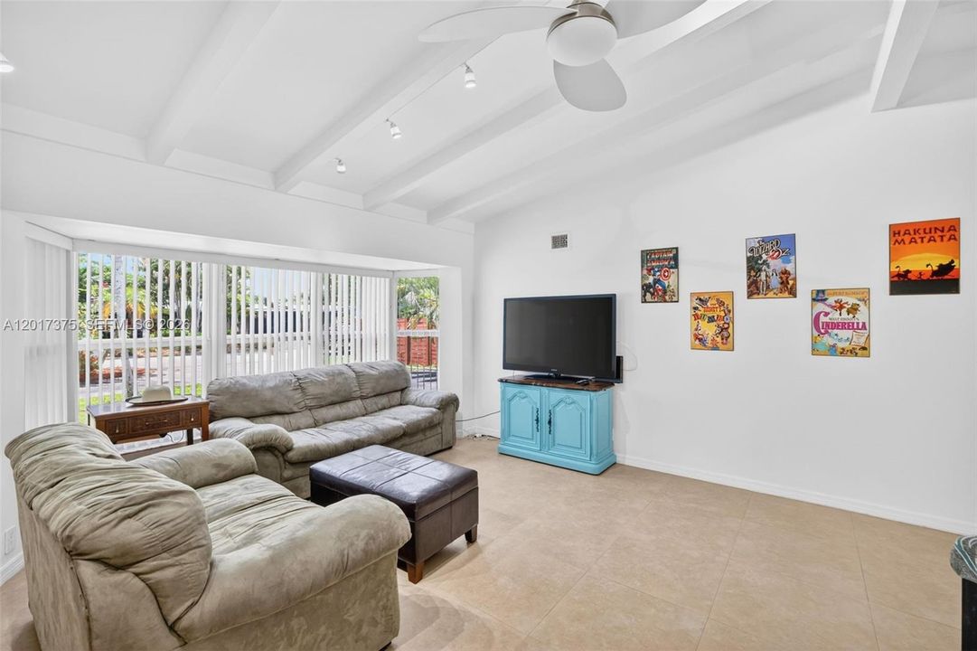 For Sale: $1,050,000 (4 beds, 3 baths, 1688 Square Feet)