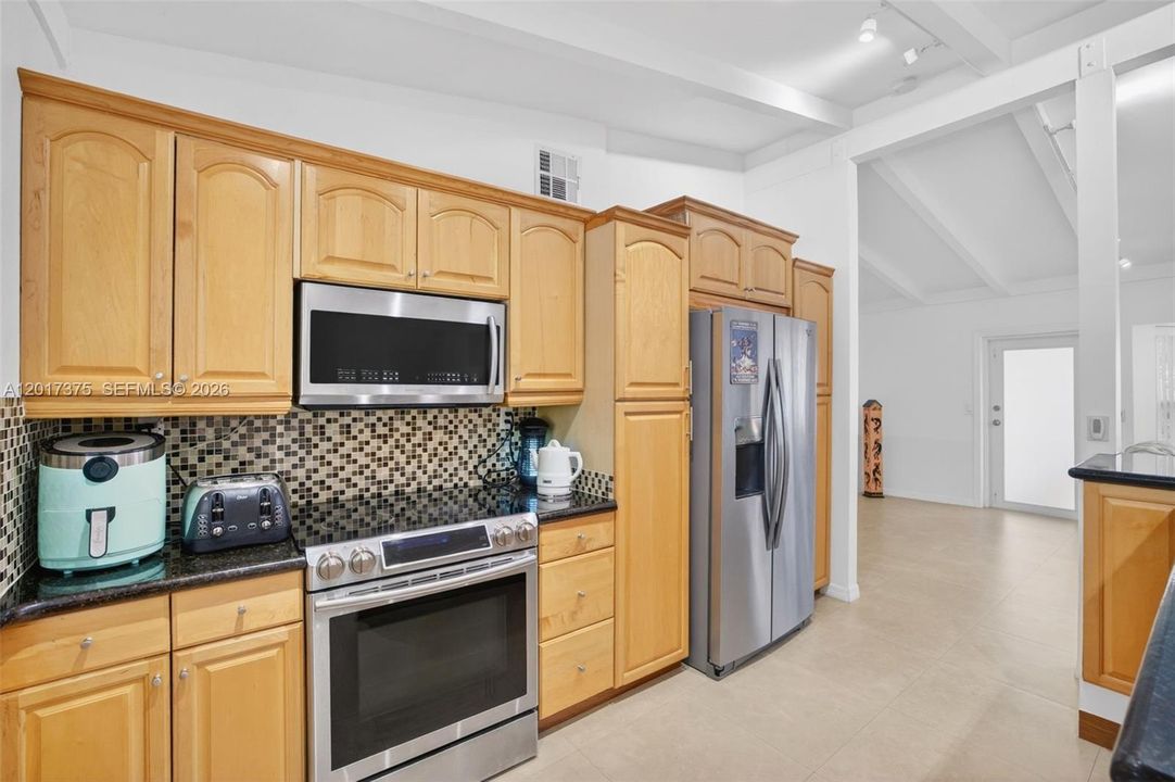 For Sale: $1,050,000 (4 beds, 3 baths, 1688 Square Feet)