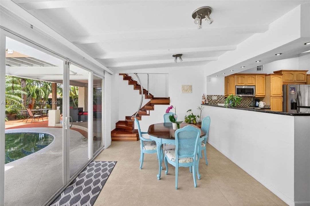 For Sale: $1,050,000 (4 beds, 3 baths, 1688 Square Feet)