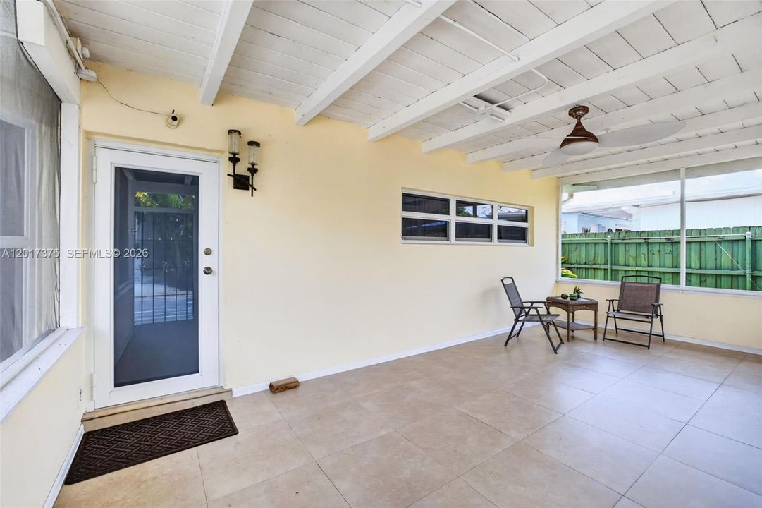 For Sale: $1,050,000 (4 beds, 3 baths, 1688 Square Feet)