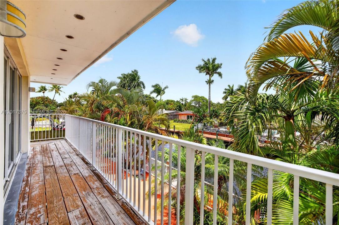 For Sale: $1,050,000 (4 beds, 3 baths, 1688 Square Feet)