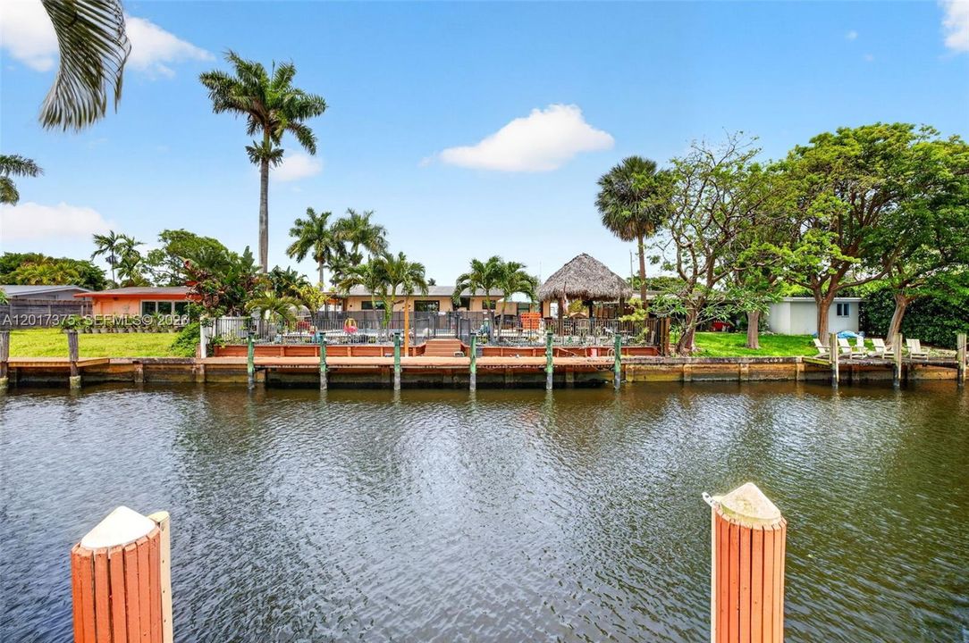 For Sale: $1,050,000 (4 beds, 3 baths, 1688 Square Feet)