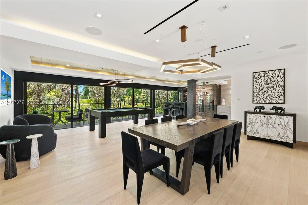 For Sale: $5,600,000 (5 beds, 4 baths, 3400 Square Feet)