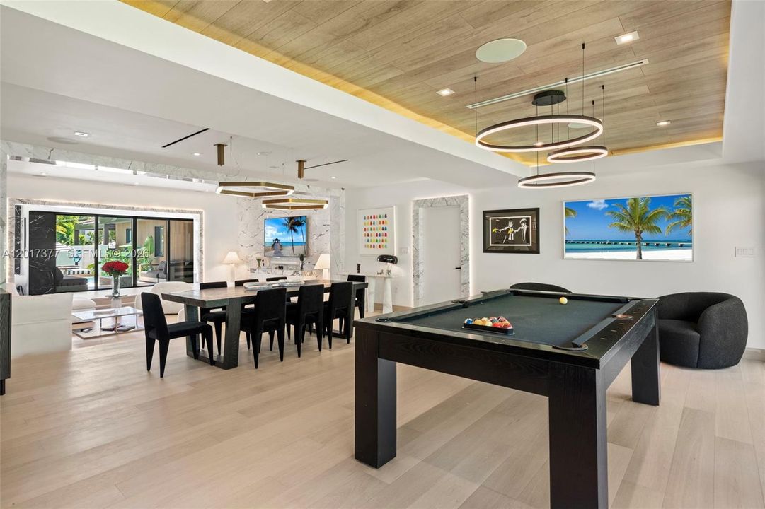 For Sale: $5,600,000 (5 beds, 4 baths, 3400 Square Feet)