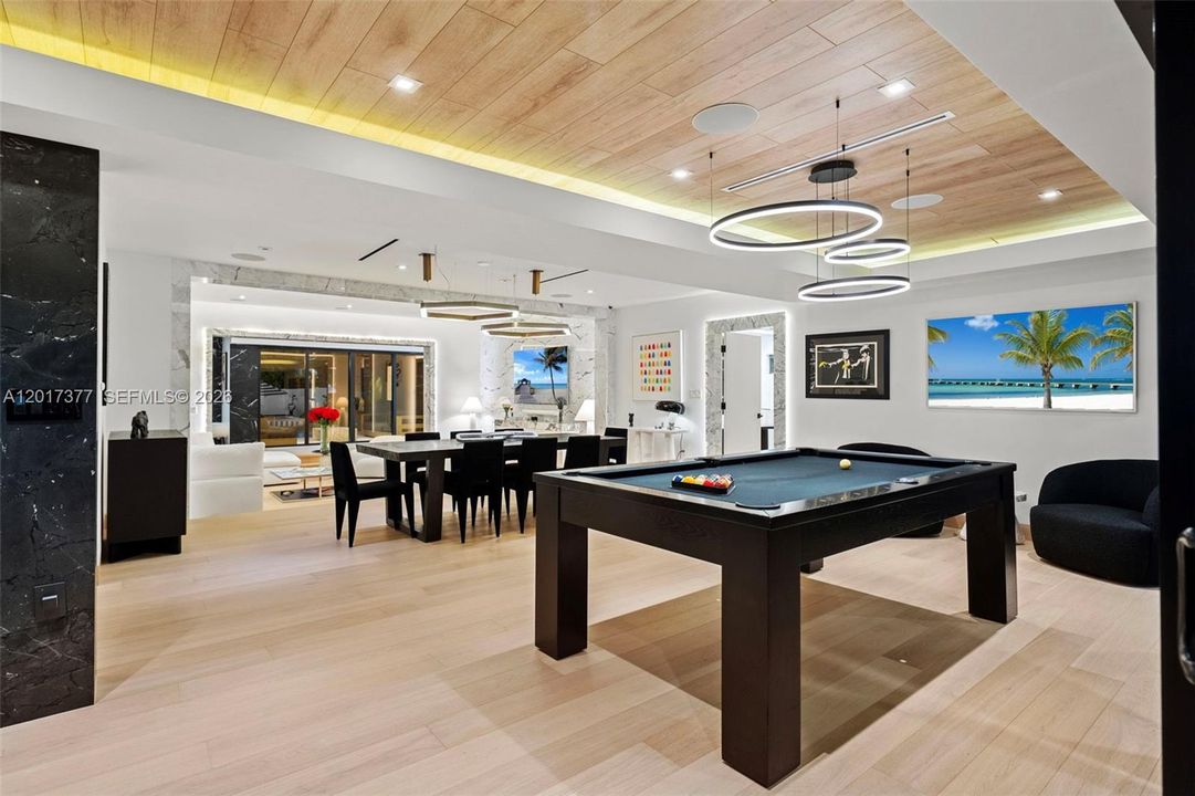 For Sale: $5,600,000 (5 beds, 4 baths, 3400 Square Feet)
