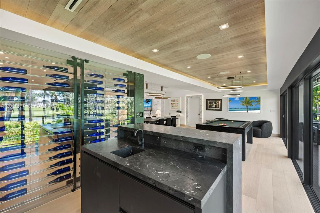 For Sale: $5,600,000 (5 beds, 4 baths, 3400 Square Feet)