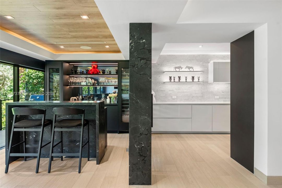 For Sale: $5,600,000 (5 beds, 4 baths, 3400 Square Feet)