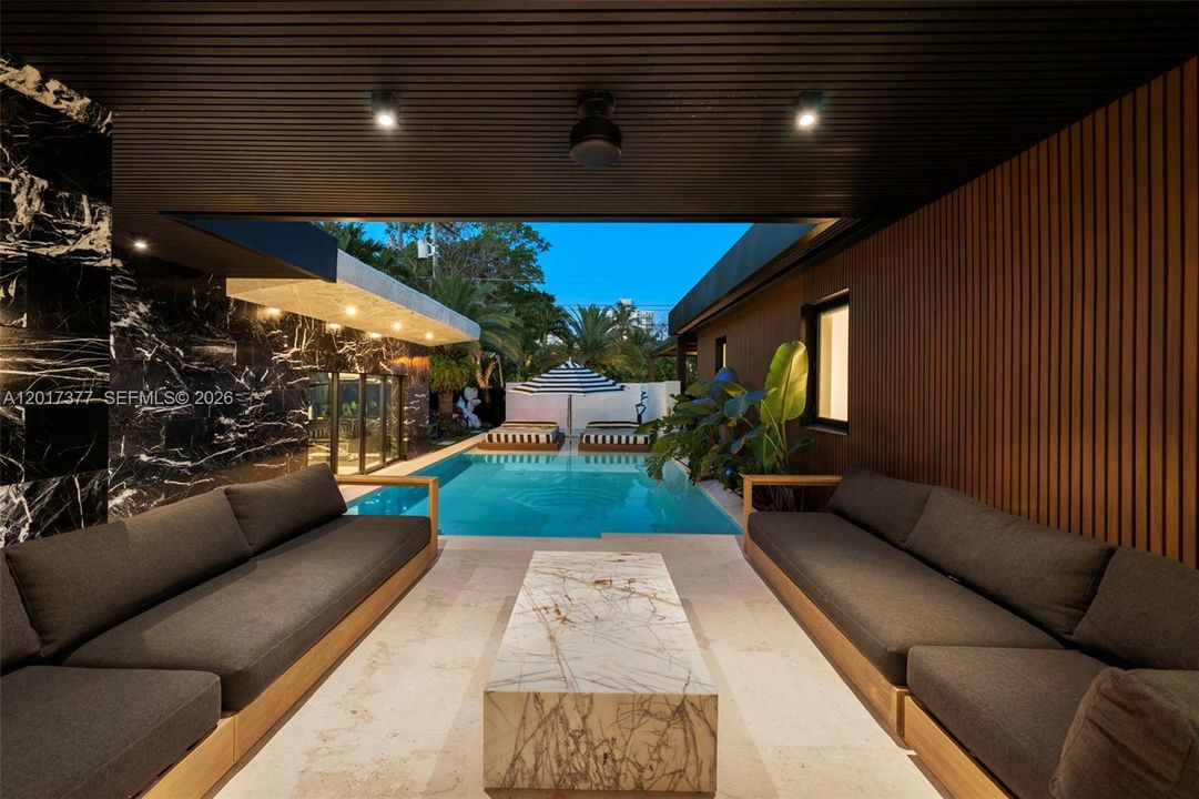 For Sale: $5,600,000 (5 beds, 4 baths, 3400 Square Feet)