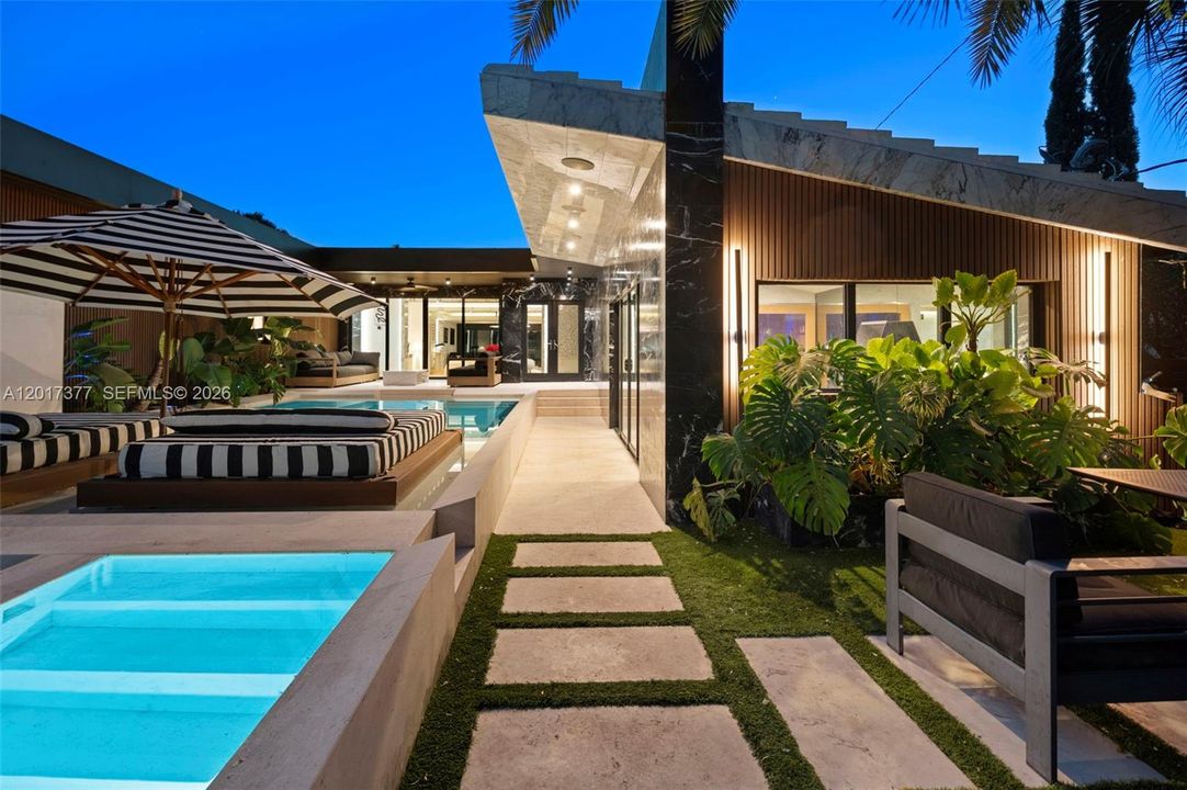 For Sale: $5,600,000 (5 beds, 4 baths, 3400 Square Feet)