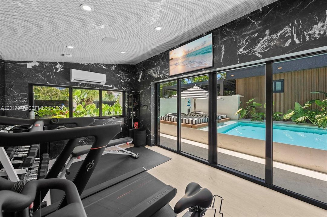 For Sale: $5,600,000 (5 beds, 4 baths, 3400 Square Feet)