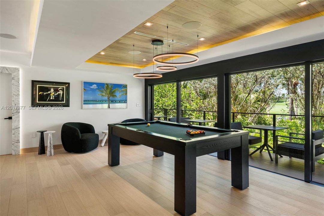 For Sale: $5,600,000 (5 beds, 4 baths, 3400 Square Feet)