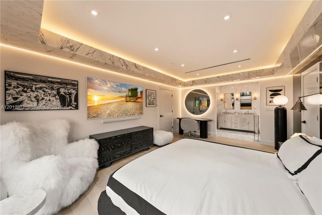 For Sale: $5,600,000 (5 beds, 4 baths, 3400 Square Feet)