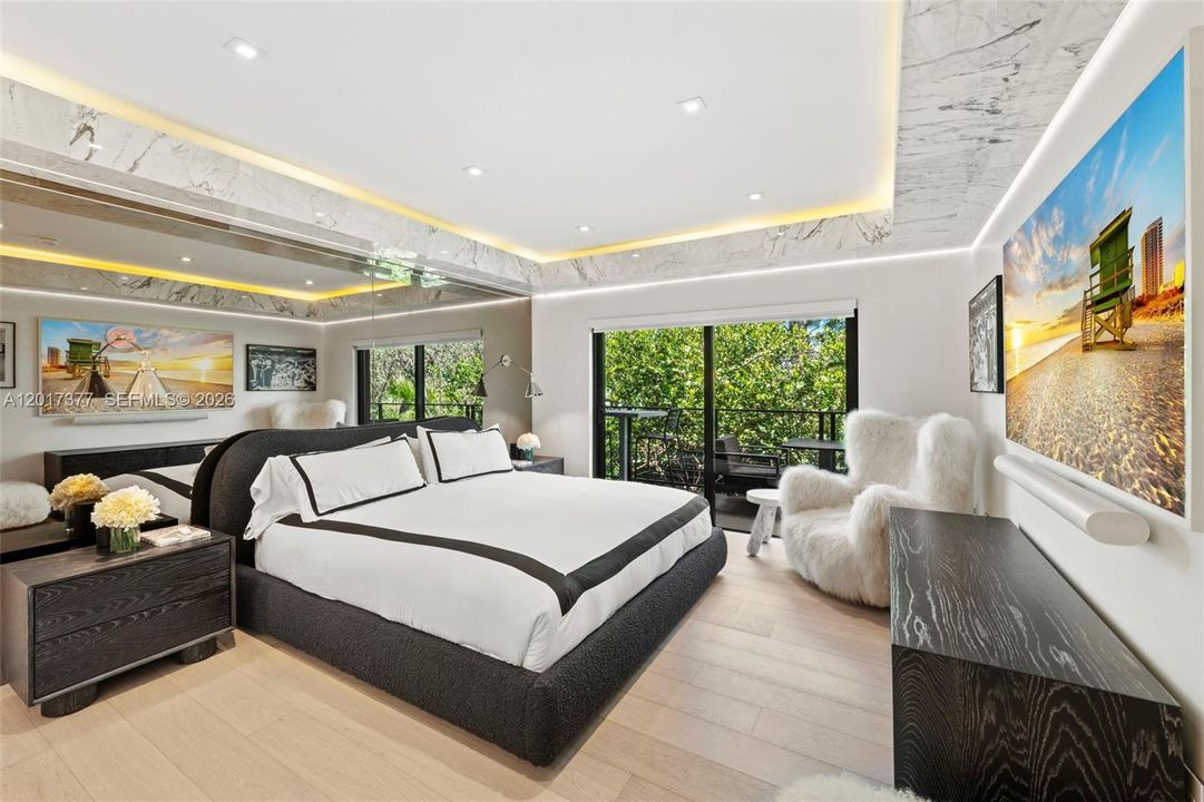 For Sale: $5,600,000 (5 beds, 4 baths, 3400 Square Feet)
