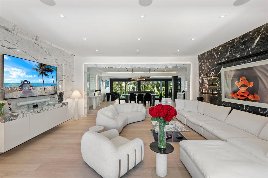 For Sale: $5,600,000 (5 beds, 4 baths, 3400 Square Feet)