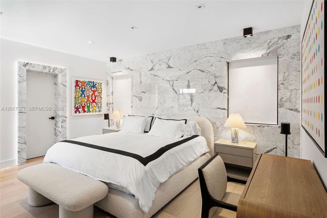 For Sale: $5,600,000 (5 beds, 4 baths, 3400 Square Feet)