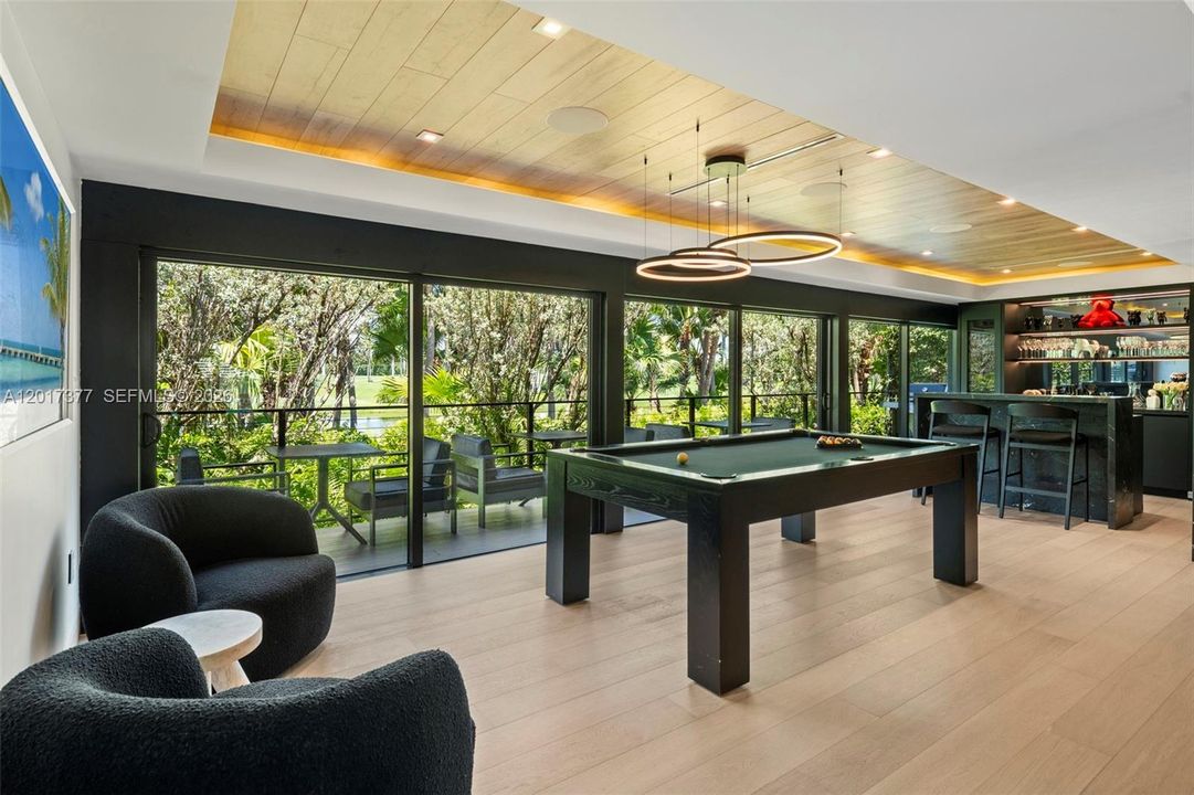 For Sale: $5,600,000 (5 beds, 4 baths, 3400 Square Feet)