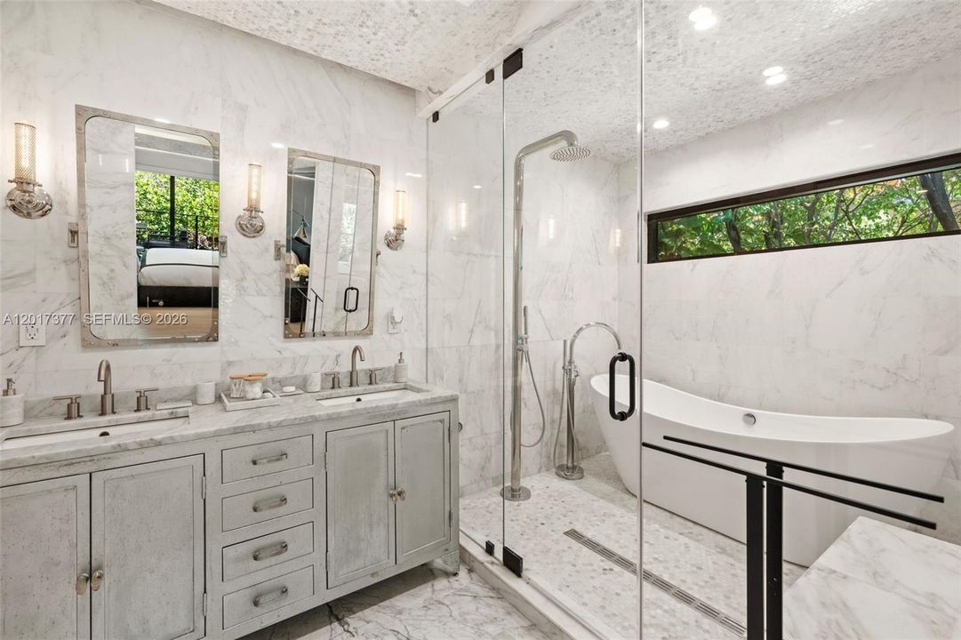 For Sale: $5,600,000 (5 beds, 4 baths, 3400 Square Feet)
