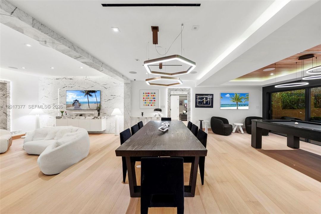 For Sale: $5,600,000 (5 beds, 4 baths, 3400 Square Feet)