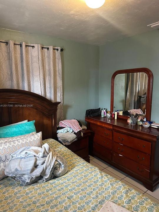 Activo con contrato: $475,000 (4 camas, 2 baños, 900 Pies cuadrados)