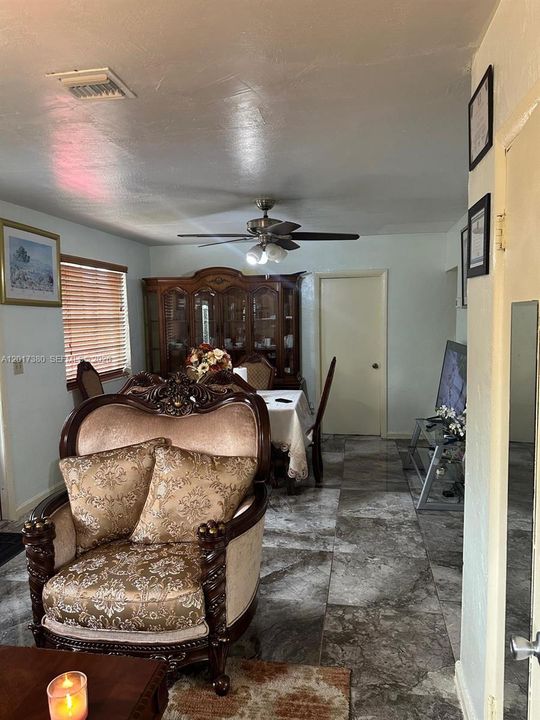 Activo con contrato: $475,000 (4 camas, 2 baños, 900 Pies cuadrados)