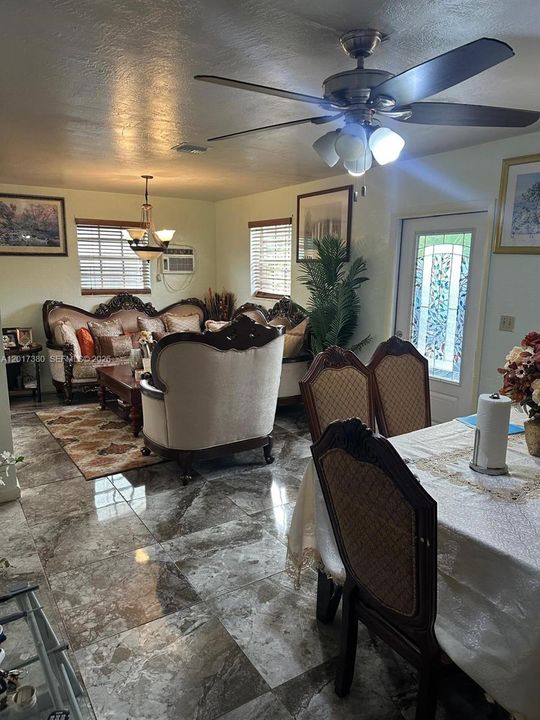 Activo con contrato: $475,000 (4 camas, 2 baños, 900 Pies cuadrados)