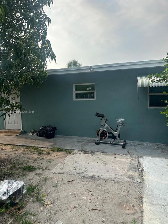 Activo con contrato: $475,000 (4 camas, 2 baños, 900 Pies cuadrados)