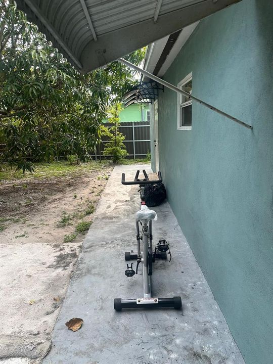 Activo con contrato: $475,000 (4 camas, 2 baños, 900 Pies cuadrados)