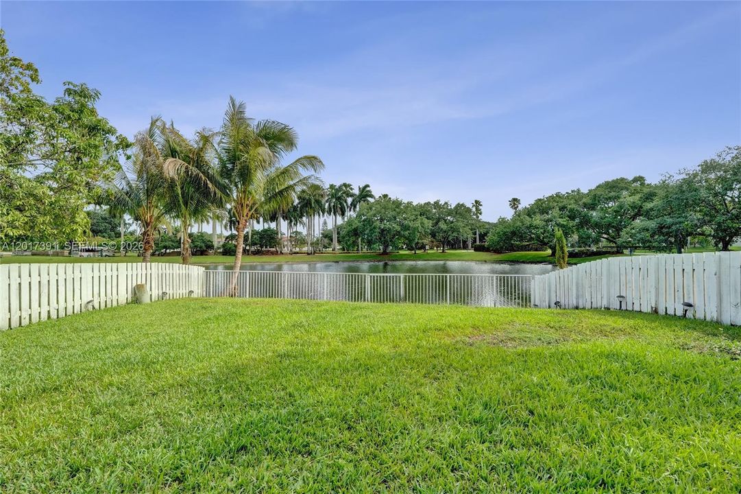 Activo con contrato: $550,000 (3 camas, 2 baños, 1348 Pies cuadrados)