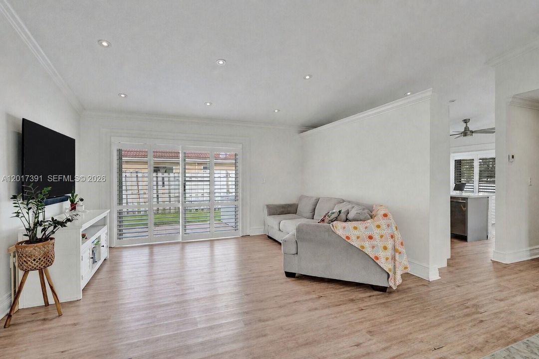 Activo con contrato: $550,000 (3 camas, 2 baños, 1348 Pies cuadrados)