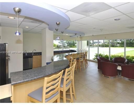 For Sale: $399,000 (1 beds, 1 baths, 900 Square Feet)