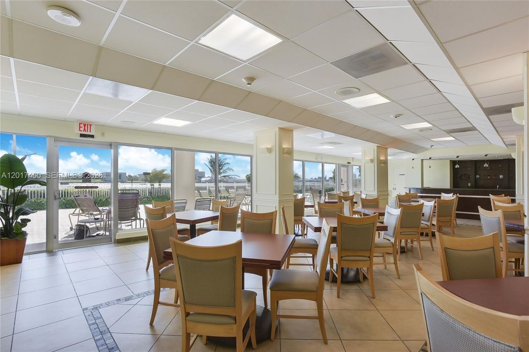 For Sale: $399,000 (1 beds, 1 baths, 900 Square Feet)