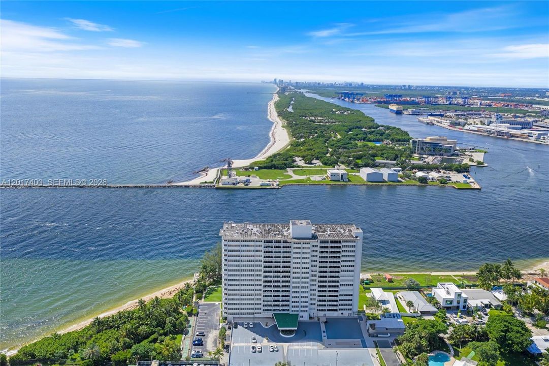 For Sale: $399,000 (1 beds, 1 baths, 900 Square Feet)