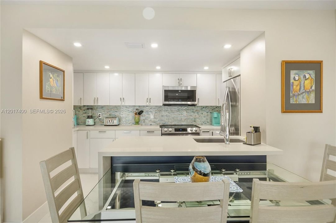 For Sale: $399,000 (1 beds, 1 baths, 900 Square Feet)