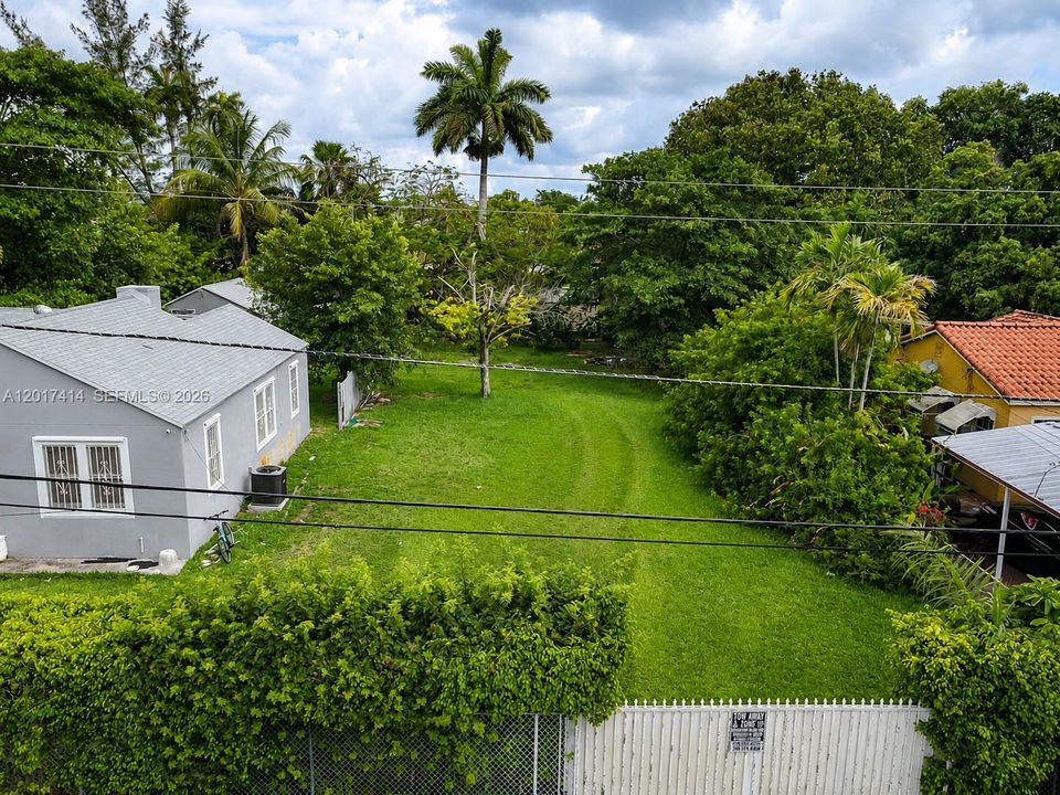 待售: $400,000 (0.16 acres)