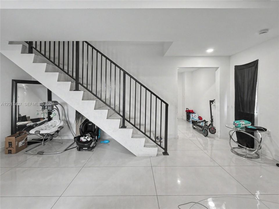 En Venta: $575,000 (5 camas, 4 baños, 1902 Pies cuadrados)
