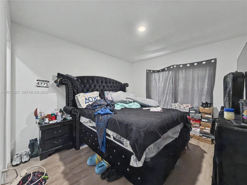 En Venta: $575,000 (5 camas, 4 baños, 1902 Pies cuadrados)