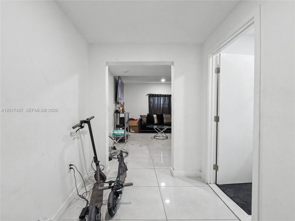 En Venta: $575,000 (5 camas, 4 baños, 1902 Pies cuadrados)